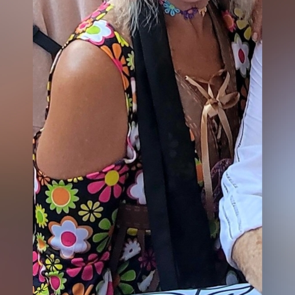 Hippie Costume - Picture 3 of 4